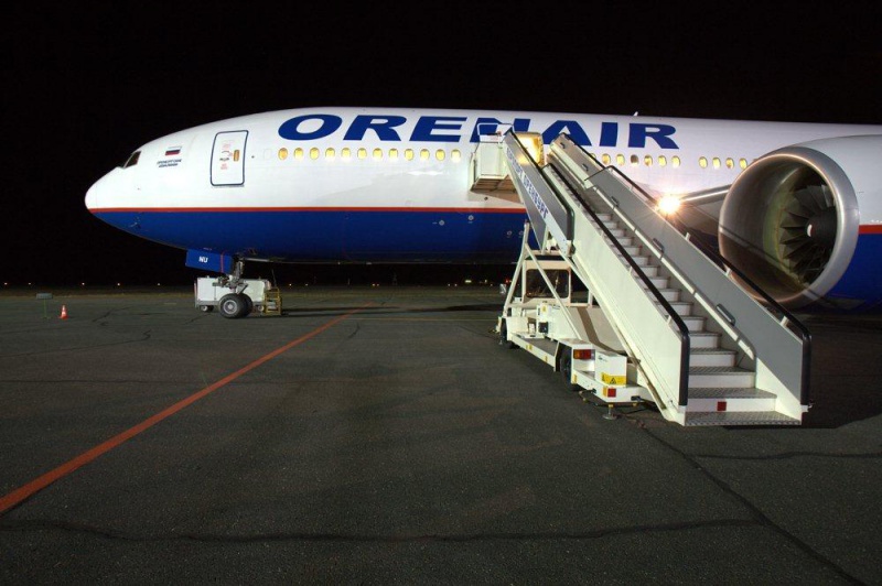 Сотрудникам «Оренбургских авиалиний» пообещали работу в АК «Россия»